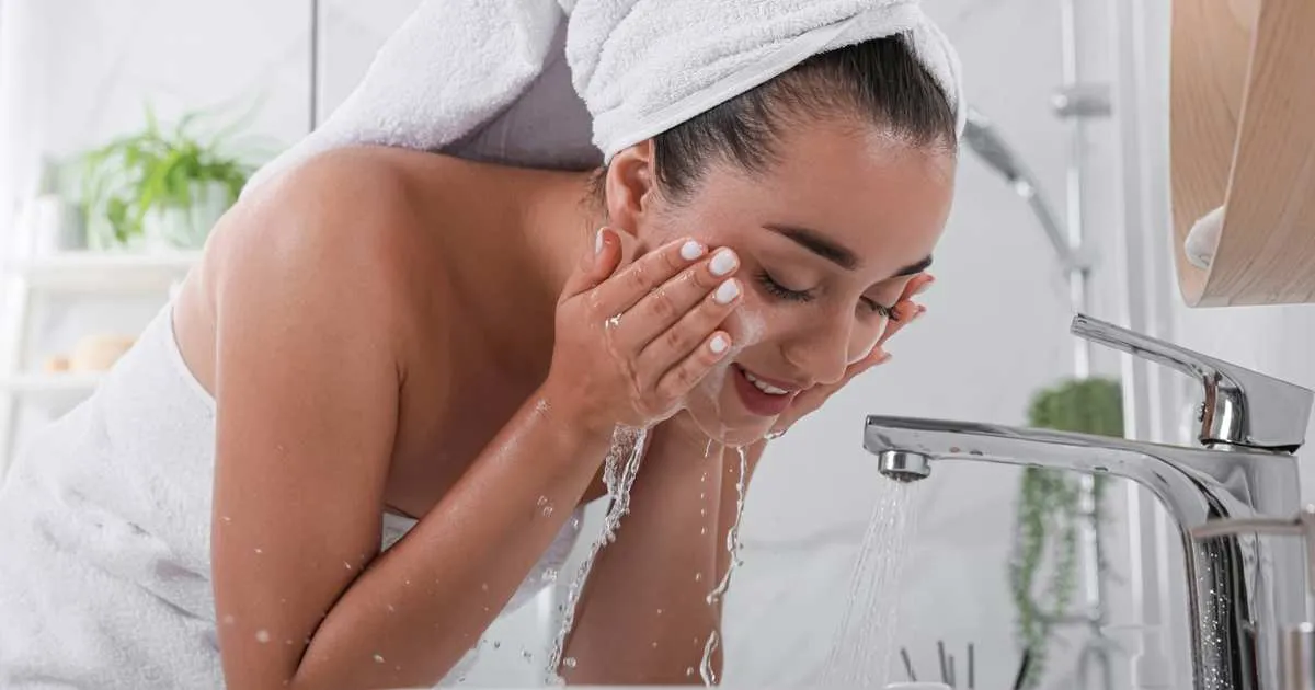 Gezichtsreiniging: onmisbare stap in je huidverzorgingsroutine