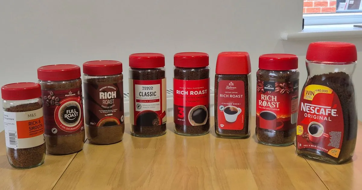 Welke oploskoffie is de beste volgens een zelfverklaarde koffieverslaafde?